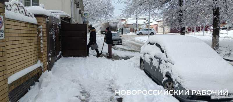 В Новороссийске стихию удается победить не везде. Фоторепортаж &laquo;НР&raquo;