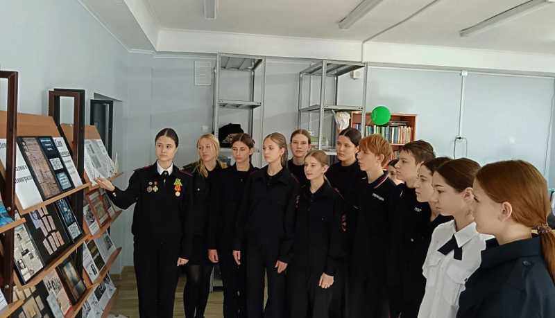 В Новороссийске учащиеся профильных полицейских классов проводят для сверстников уроки мужества, приуроченные ко Дню снятия блокады Ленинграда