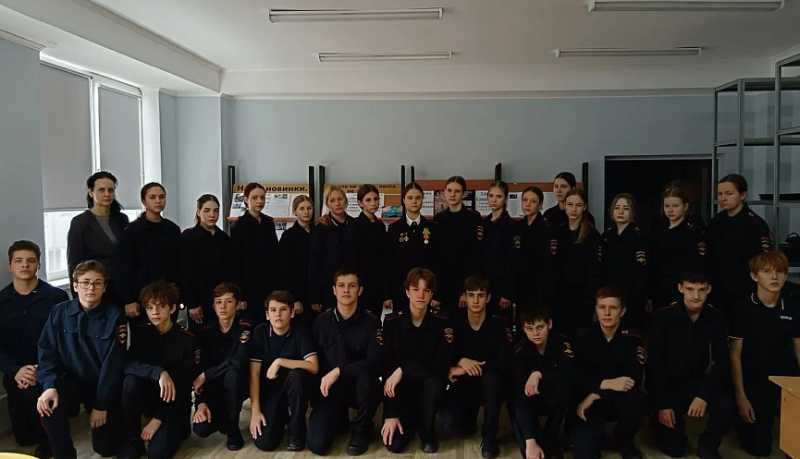 В Новороссийске учащиеся профильных полицейских классов проводят для сверстников уроки мужества, приуроченные ко Дню снятия блокады Ленинграда