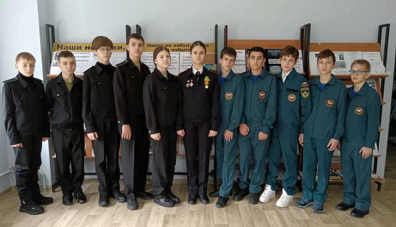 В Новороссийске учащиеся профильных полицейских классов проводят для сверстников уроки мужества, приуроченные ко Дню снятия блокады Ленинграда