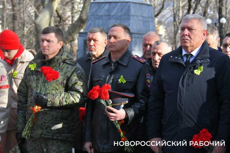 В Новороссийске волонтеры раздают &laquo;Блокадный хлеб&raquo;