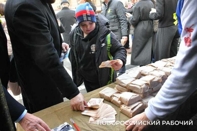 В Новороссийске волонтеры раздают &laquo;Блокадный хлеб&raquo;