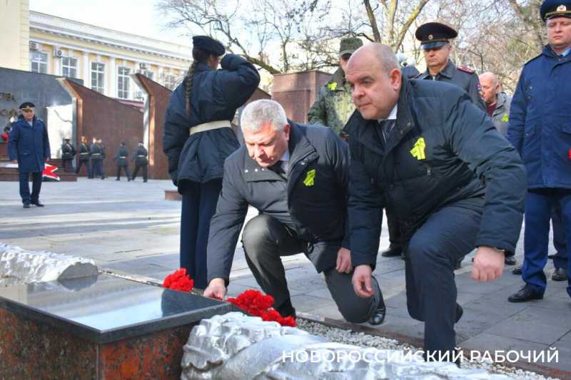 В Новороссийске волонтеры раздают &laquo;Блокадный хлеб&raquo;