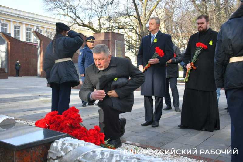 В Новороссийске волонтеры раздают &laquo;Блокадный хлеб&raquo;