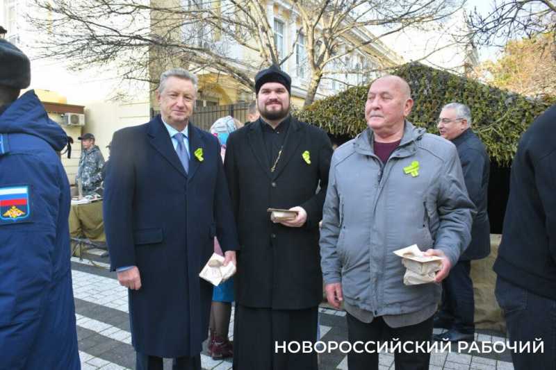 В Новороссийске волонтеры раздают &laquo;Блокадный хлеб&raquo;