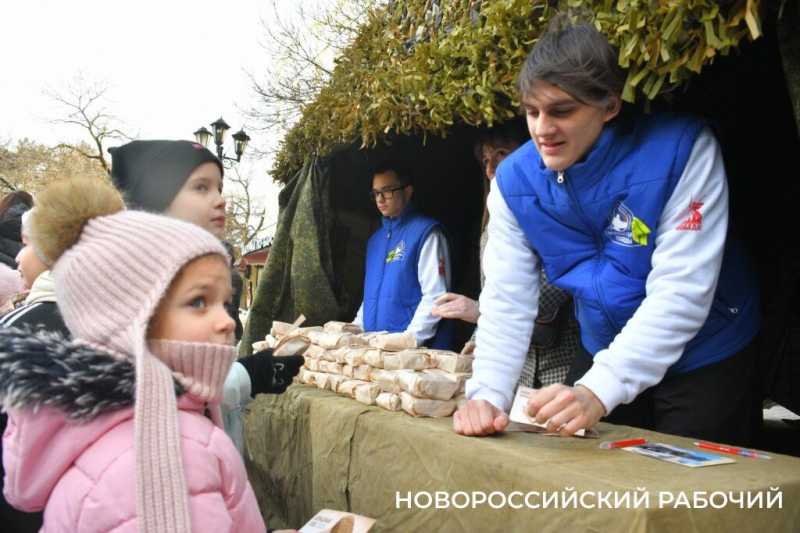 В Новороссийске волонтеры раздают &laquo;Блокадный хлеб&raquo;