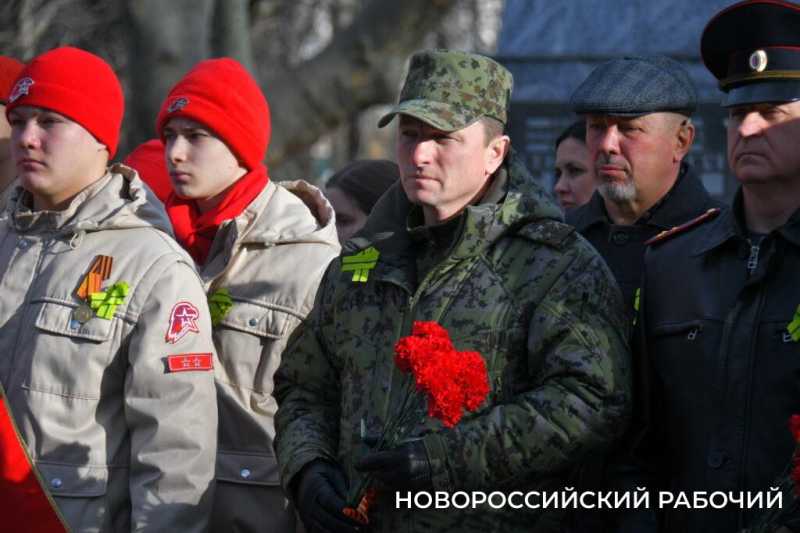 В Новороссийске волонтеры раздают &laquo;Блокадный хлеб&raquo;