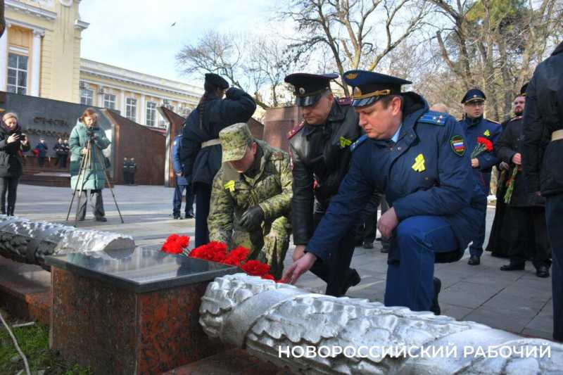 В Новороссийске волонтеры раздают &laquo;Блокадный хлеб&raquo;