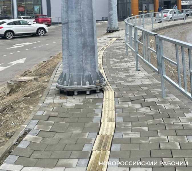 В районе новой развязки Новороссийска тротуар исправят до конца января