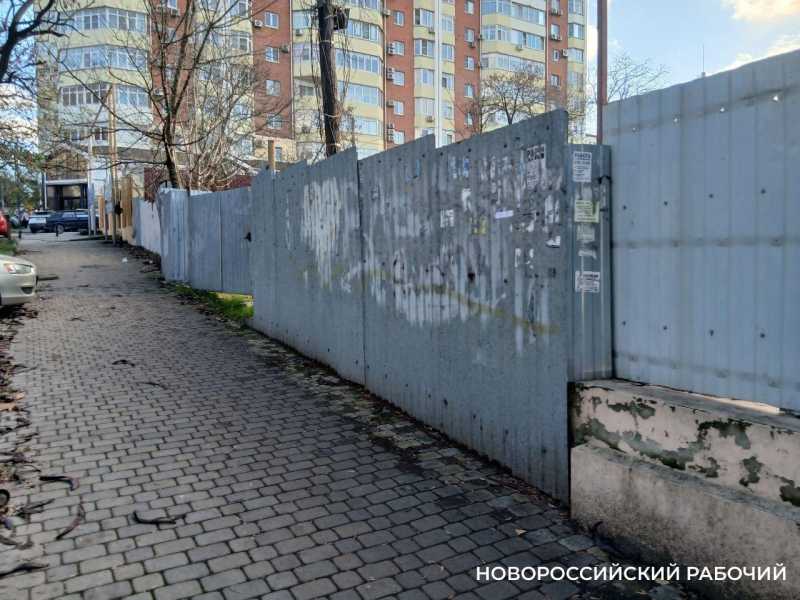 В жилых зонах Новороссийска запрещены сплошные заборы