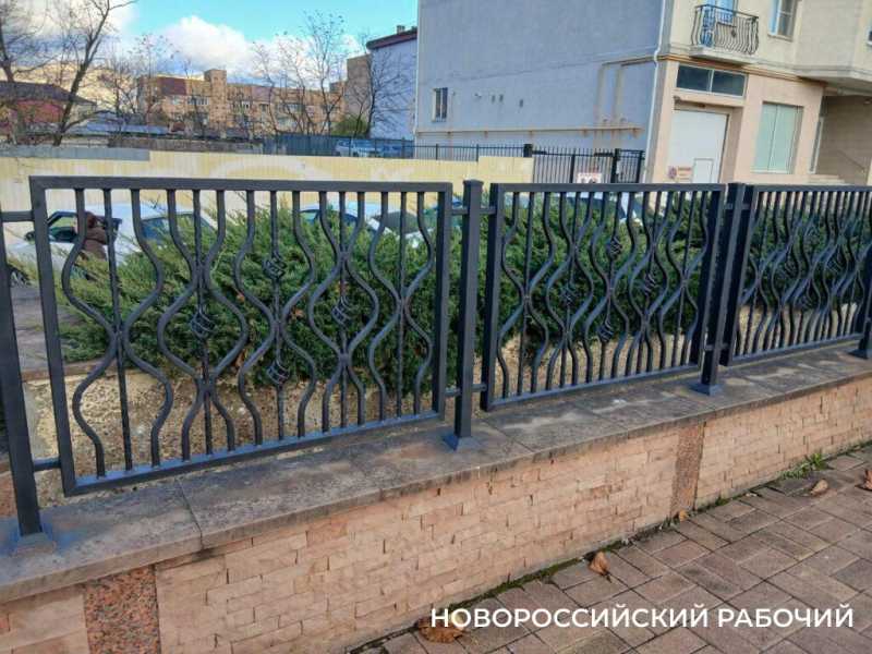В жилых зонах Новороссийска запрещены сплошные заборы