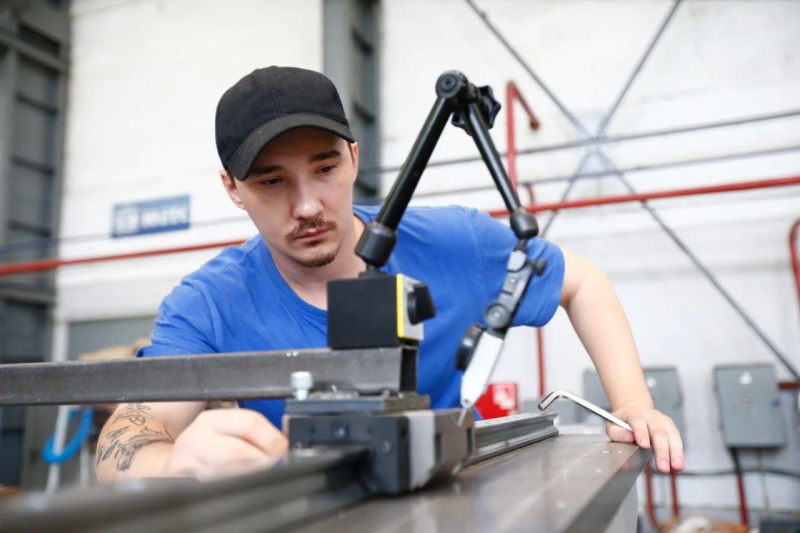 Вениамин Кондратьев: Не менее 75 предприятий региона повысят качество услуг и усовершенствуют рабочие процессы в рамках нацпроекта &laquo;Эффективная и конкурентная экономика&raquo;