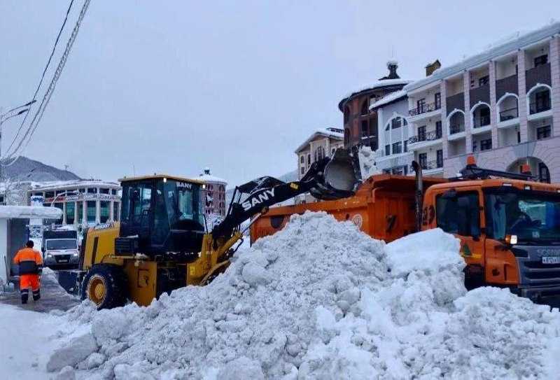 Вениамин Кондратьев поблагодарил военных и сотрудников оперативных служб за работу в новогодние праздники
