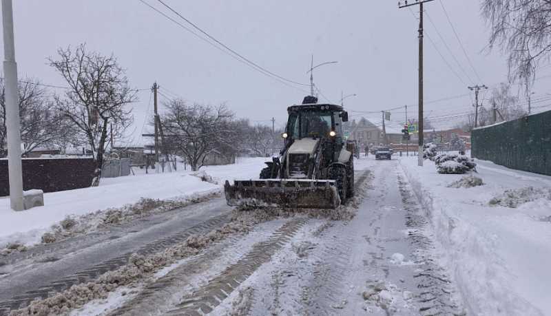 Вениамин Кондратьев поручил главам муниципалитетов не допускать простоя снегоуборочных машин