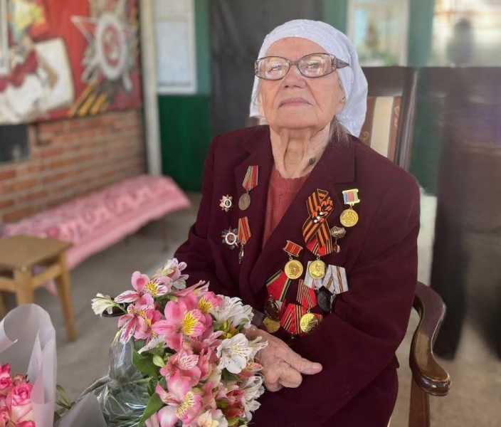 Вениамин Кондратьев поздравил со 103-летием ветерана из Краснодара