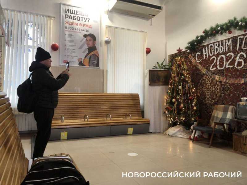 Вокзал Новороссийска встречает и провожает гостей по-советски