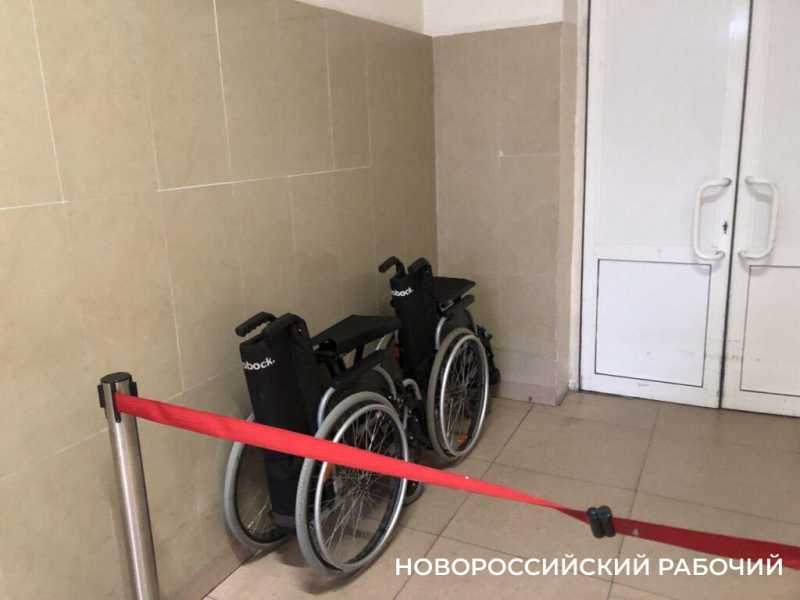 Вокзал Новороссийска встречает и провожает гостей по-советски