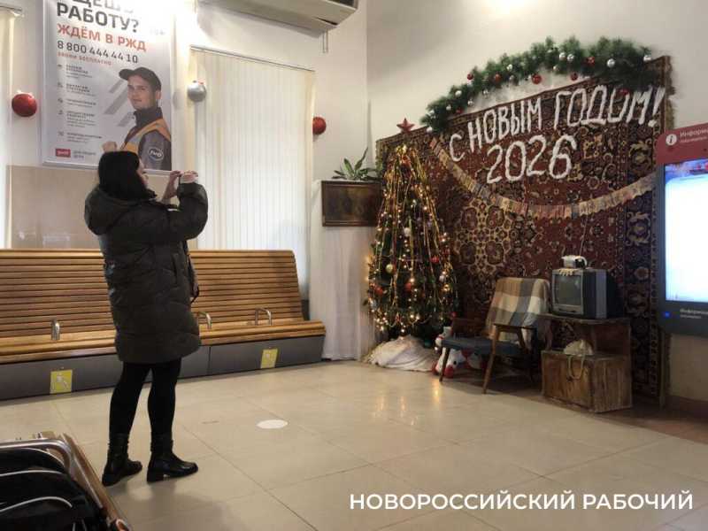 Вокзал Новороссийска встречает и провожает гостей по-советски