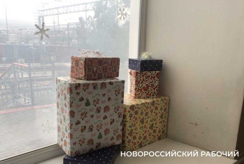 Вокзал Новороссийска встречает и провожает гостей по-советски