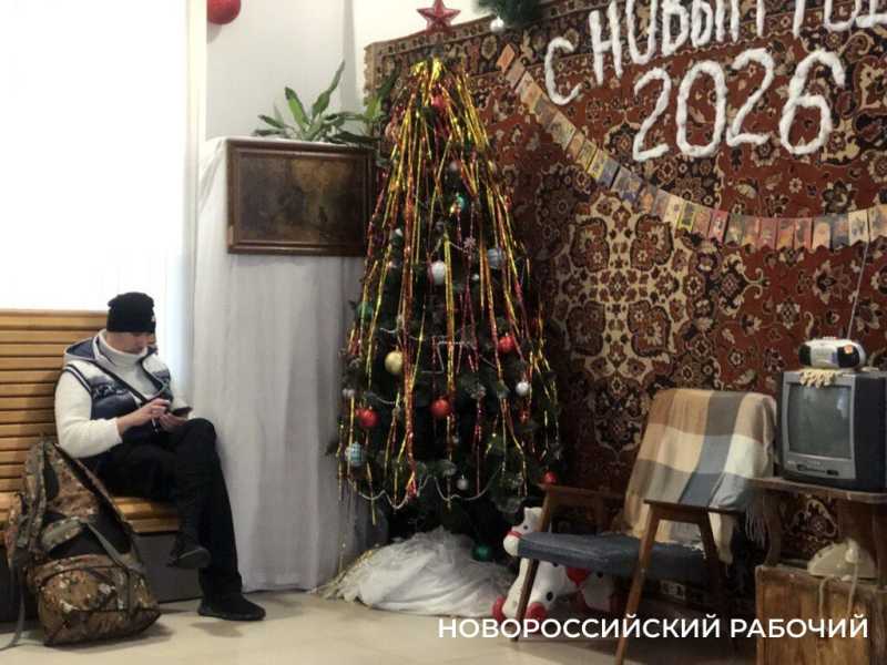 Вокзал Новороссийска встречает и провожает гостей по-советски