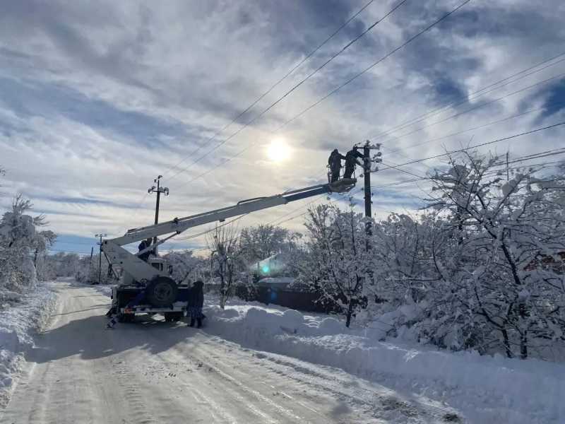 За неполные сутки в Краснодарском крае вернули свет в дома 22,3 тысячи человек