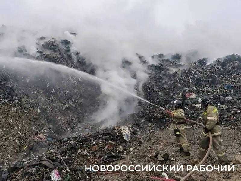 Жители Новороссийска не узнают, сколько вредных веществ вдыхают из-за пожара на Щелбе?