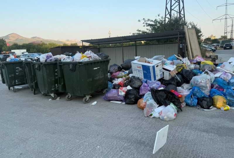 Жители Новороссийска просят вернуть на линию семейный экипаж мусоровоза