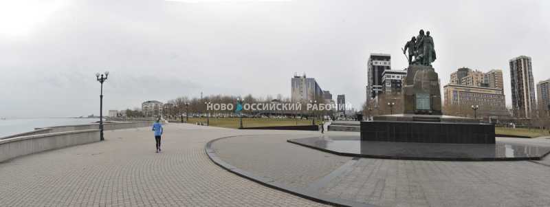 21 февраля 1959 года в Новороссийске открыли памятник погибшим морякам