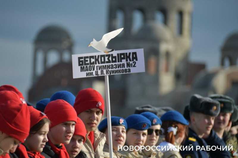 58 лет назад в &laquo;Новороссийском рабочем&raquo; придумали легендарную &laquo;Бескозырку&raquo;