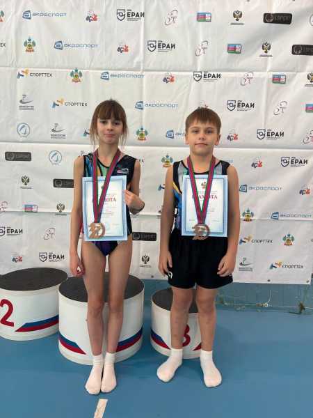 Акробаты из Новороссийска привезли золото и бронзу с краевых соревнований