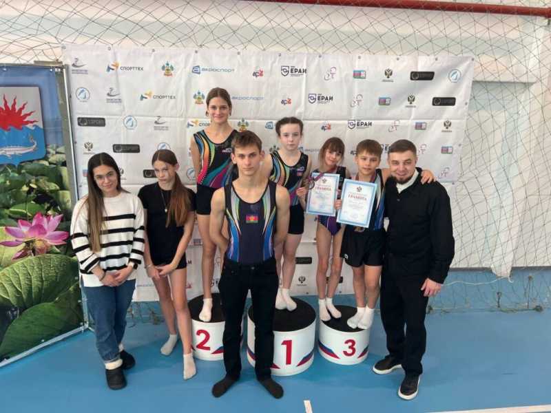 Акробаты из Новороссийска привезли золото и бронзу с краевых соревнований