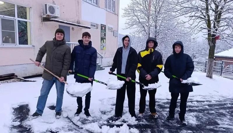 Андрей Кравченко: Юным новороссийцам с раннего возраста прививают уважение к труду