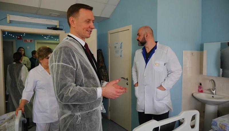 Андрей Кравченко поздравил врачей и пациентов Новороссийского клинического центра ФМБА России с наступающим Днем защитника Отечества