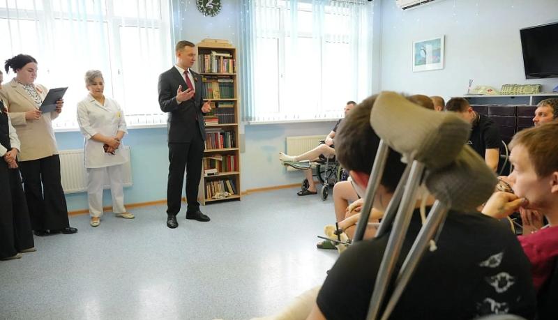 Андрей Кравченко поздравил врачей и пациентов Новороссийского клинического центра ФМБА России с наступающим Днем защитника Отечества