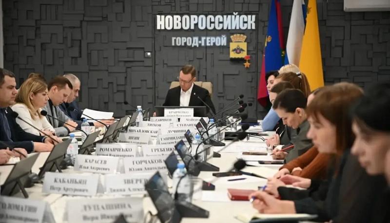 Андрей Кравченко в ходе &laquo;Часа контроля&raquo; потребовал от подчиненных четкой реализации проектов по объектам строительства и благоустройства