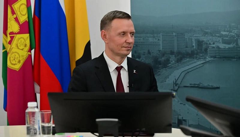 Андрей Кравченко вместе с руководителем ЦУР Краснодарского края Юрием Шевченко в прямом эфире ответил на вопросы новороссийцев