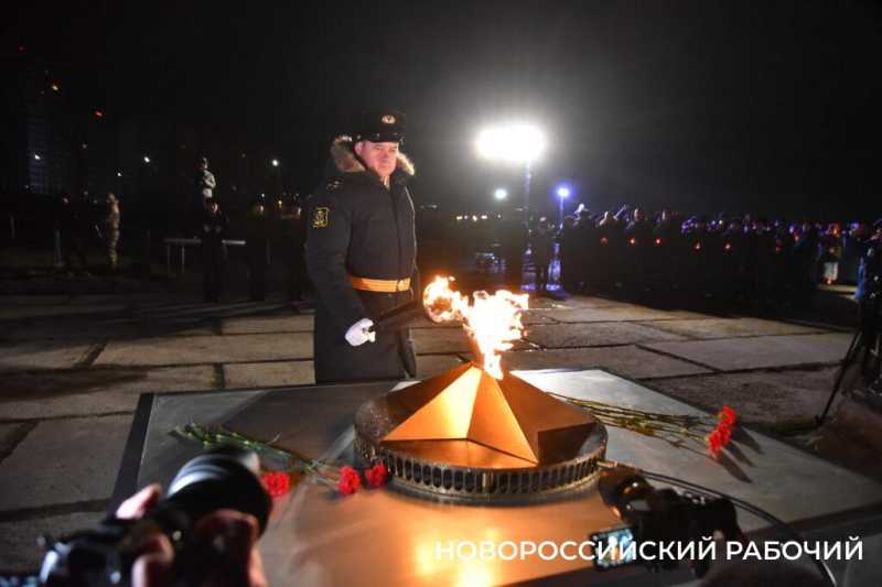 &laquo;Бескозырка&raquo; -2026. В Новороссийске ночью прошел главный ритуал уникальной акции памяти. Фоторепортаж &laquo;НР&raquo;