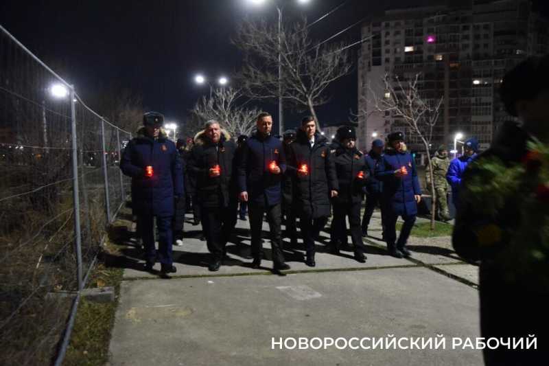 &laquo;Бескозырка&raquo; -2026. В Новороссийске ночью прошел главный ритуал уникальной акции памяти. Фоторепортаж &laquo;НР&raquo;
