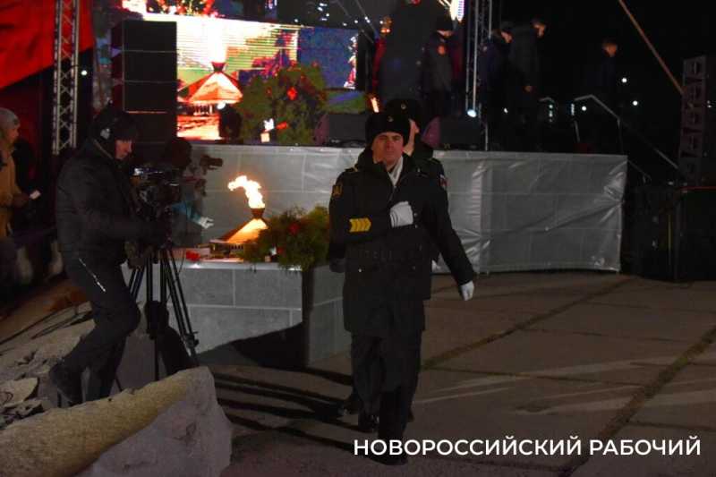 &laquo;Бескозырка&raquo; -2026. В Новороссийске ночью прошел главный ритуал уникальной акции памяти. Фоторепортаж &laquo;НР&raquo;
