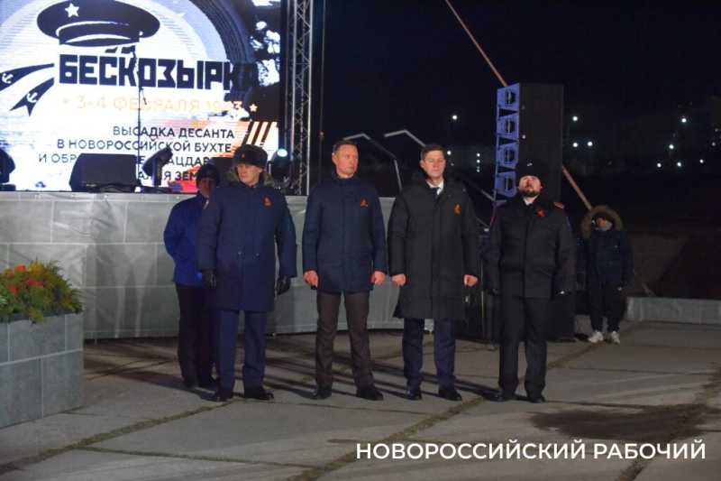 &laquo;Бескозырка&raquo; -2026. В Новороссийске ночью прошел главный ритуал уникальной акции памяти. Фоторепортаж &laquo;НР&raquo;