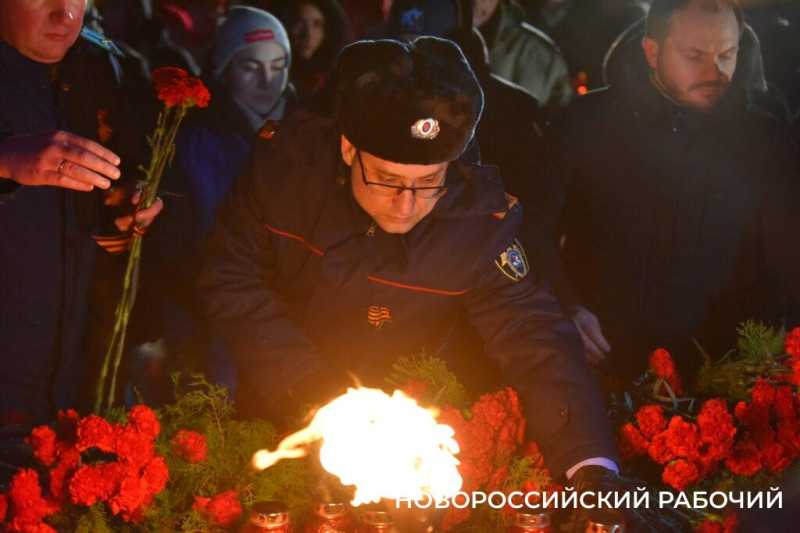 &laquo;Бескозырка&raquo; -2026. В Новороссийске ночью прошел главный ритуал уникальной акции памяти. Фоторепортаж &laquo;НР&raquo;