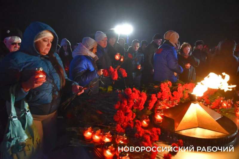 &laquo;Бескозырка&raquo; -2026. В Новороссийске ночью прошел главный ритуал уникальной акции памяти. Фоторепортаж &laquo;НР&raquo;