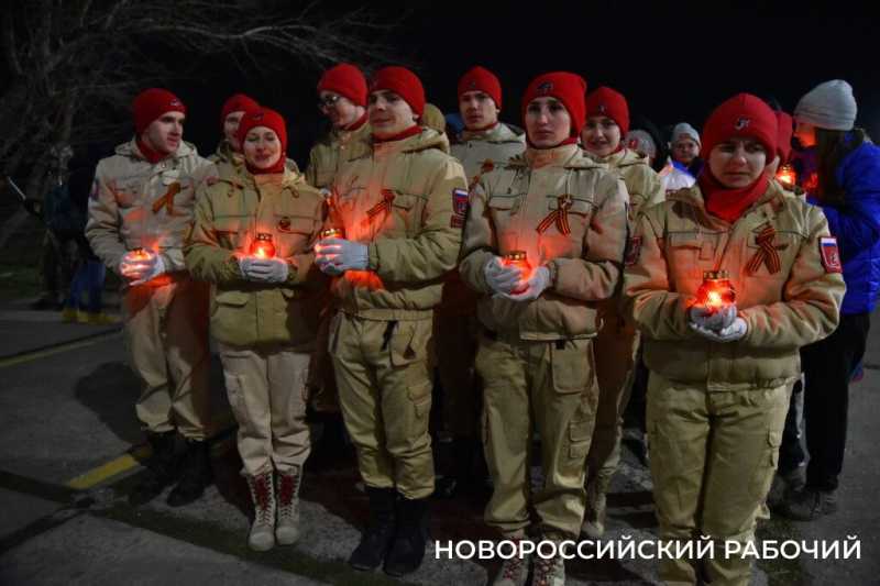 &laquo;Бескозырка&raquo; -2026. В Новороссийске ночью прошел главный ритуал уникальной акции памяти. Фоторепортаж &laquo;НР&raquo;