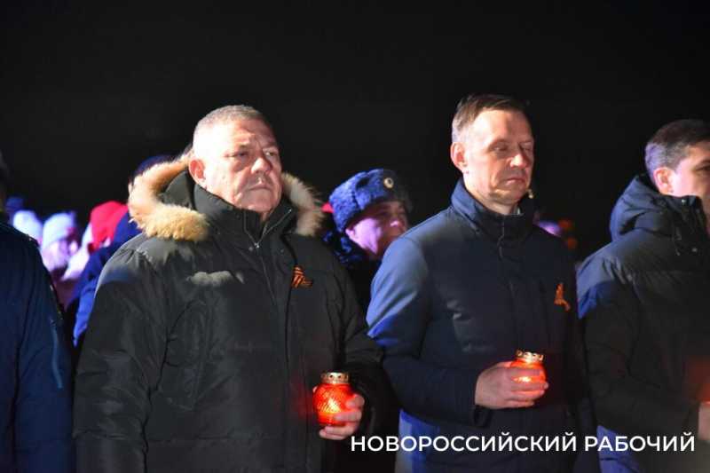 &laquo;Бескозырка&raquo; -2026. В Новороссийске ночью прошел главный ритуал уникальной акции памяти. Фоторепортаж &laquo;НР&raquo;