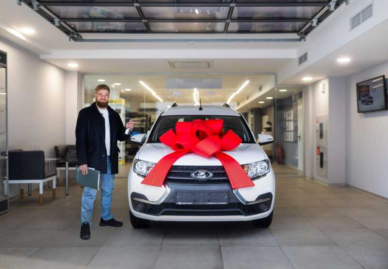 Электромонтер из Новороссийска получил 7-местную &laquo;Ладу&raquo; за четвертого ребенка