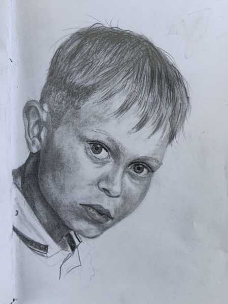 Герой России из Новороссийска учится на психолога и пишет портреты своих товарищей