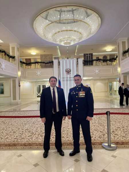 Герой России из Новороссийска учится на психолога и пишет портреты своих товарищей