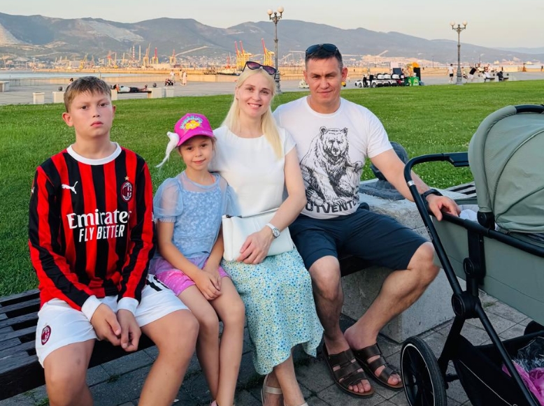 Герой России из Новороссийска учится на психолога и пишет портреты своих товарищей