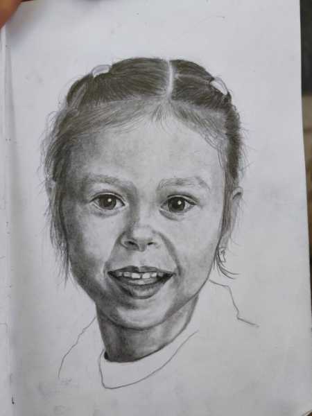 Герой России из Новороссийска учится на психолога и пишет портреты своих товарищей