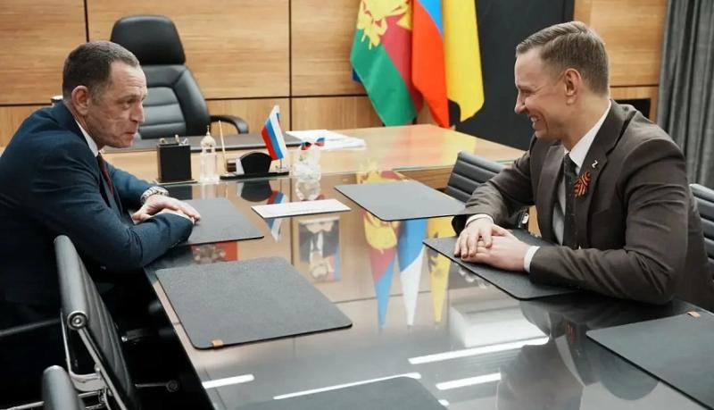 Герой России майор Артем Чумаров провел уроки мужества для молодежи Новороссийска